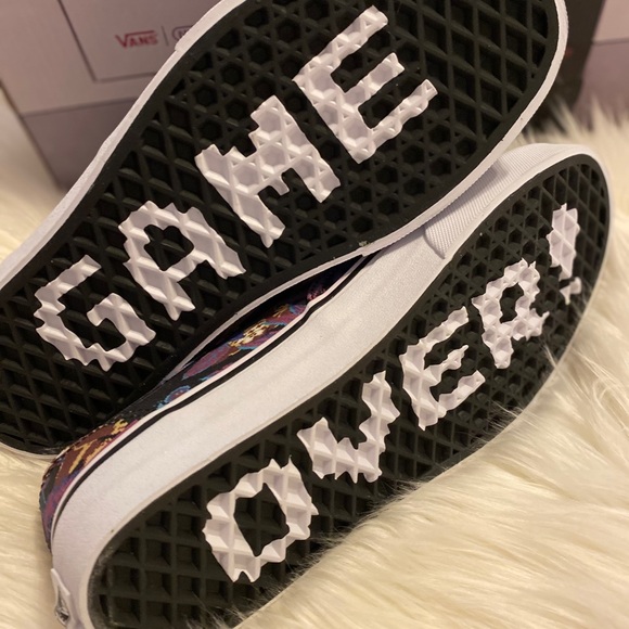 Vans Nintendo Donkey Kong Sneakers - Picture 8 of 9
